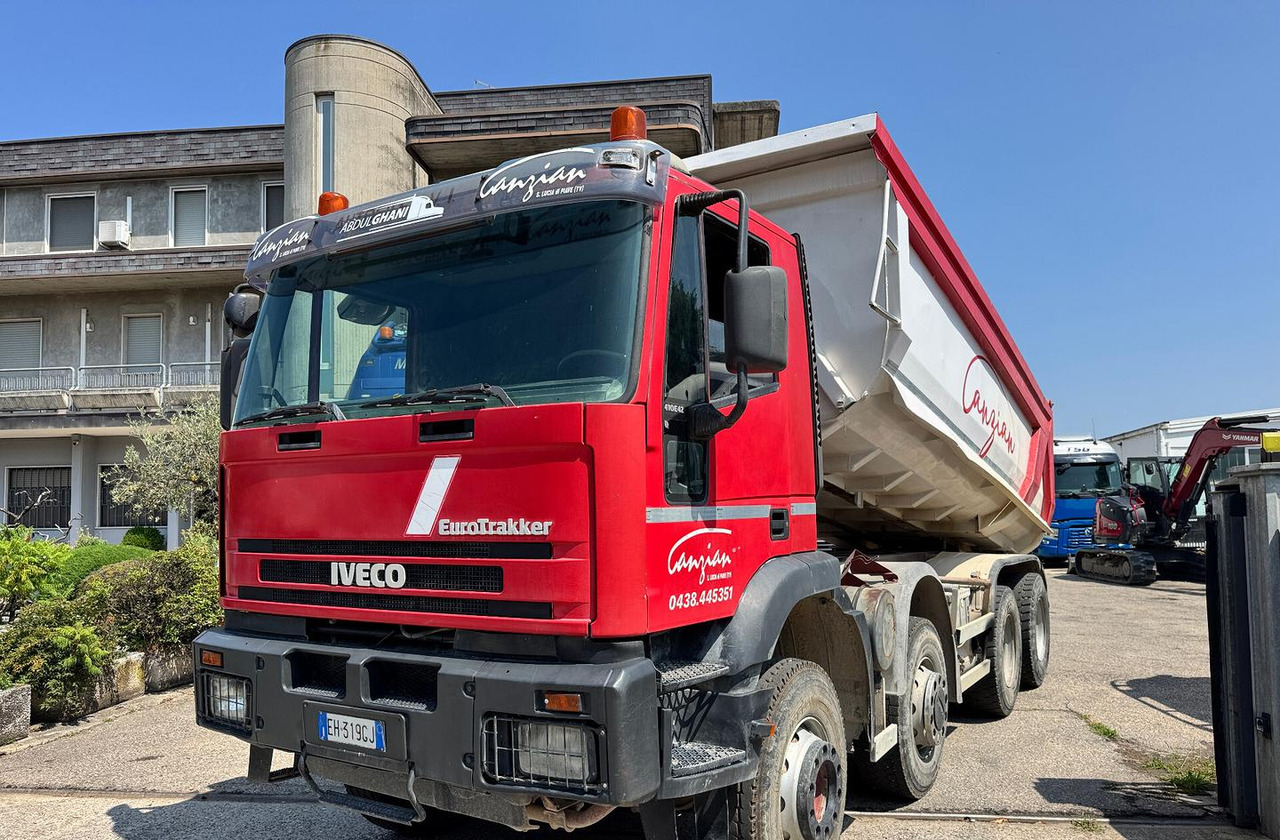 IVECO TRAKKER 420 - 8X4 - Camión volquete: foto 5 IVECO TRAKKER 420 - 8X4 - Camión volquete: foto 5