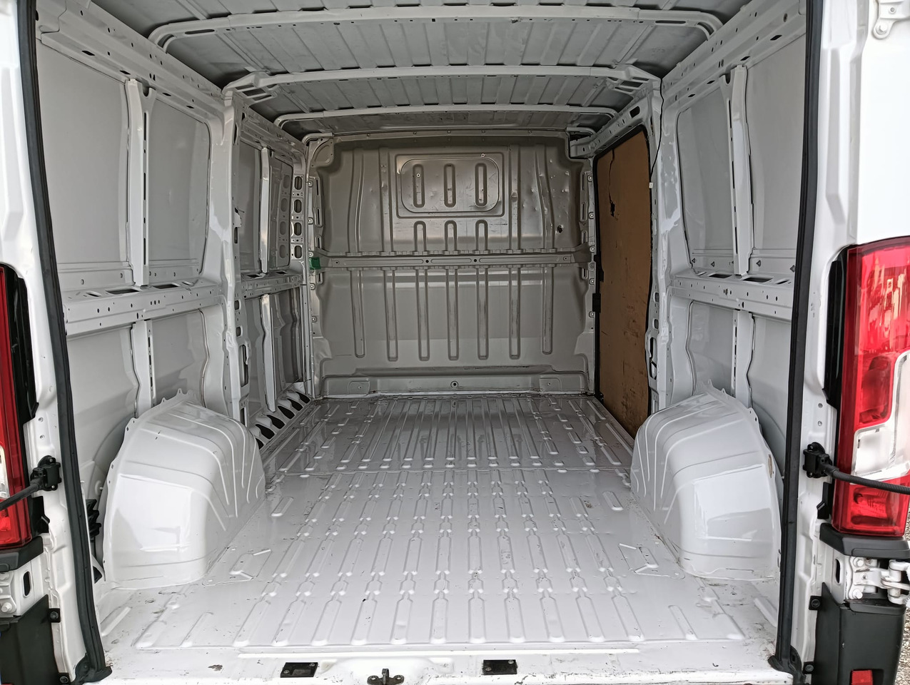 Leasing de  FIAT DUCATO FURGON BLASZAK L2H1 NR 823 FIAT DUCATO FURGON BLASZAK L2H1 NR 823: foto 9