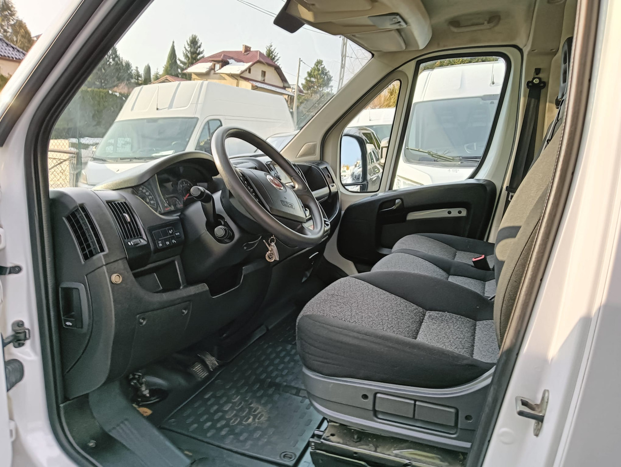 Foto del interior 1: Leasing de  FIAT DUCATO FURGON BLASZAK L2H1 NR 823 FIAT DUCATO FURGON BLASZAK L2H1 NR 823