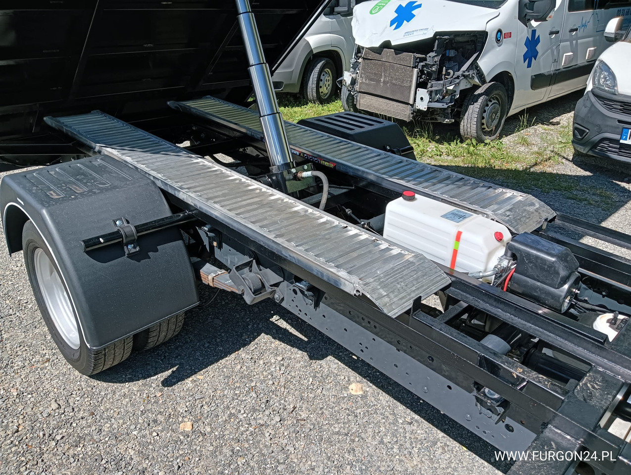 Furgoneta basculante IVECO DAILY 35C14 WYWROTKA KIPER Z NAJAZDAMI NR 841: foto 7 Furgoneta basculante IVECO DAILY 35C14 WYWROTKA KIPER Z NAJAZDAMI NR 841: foto 7