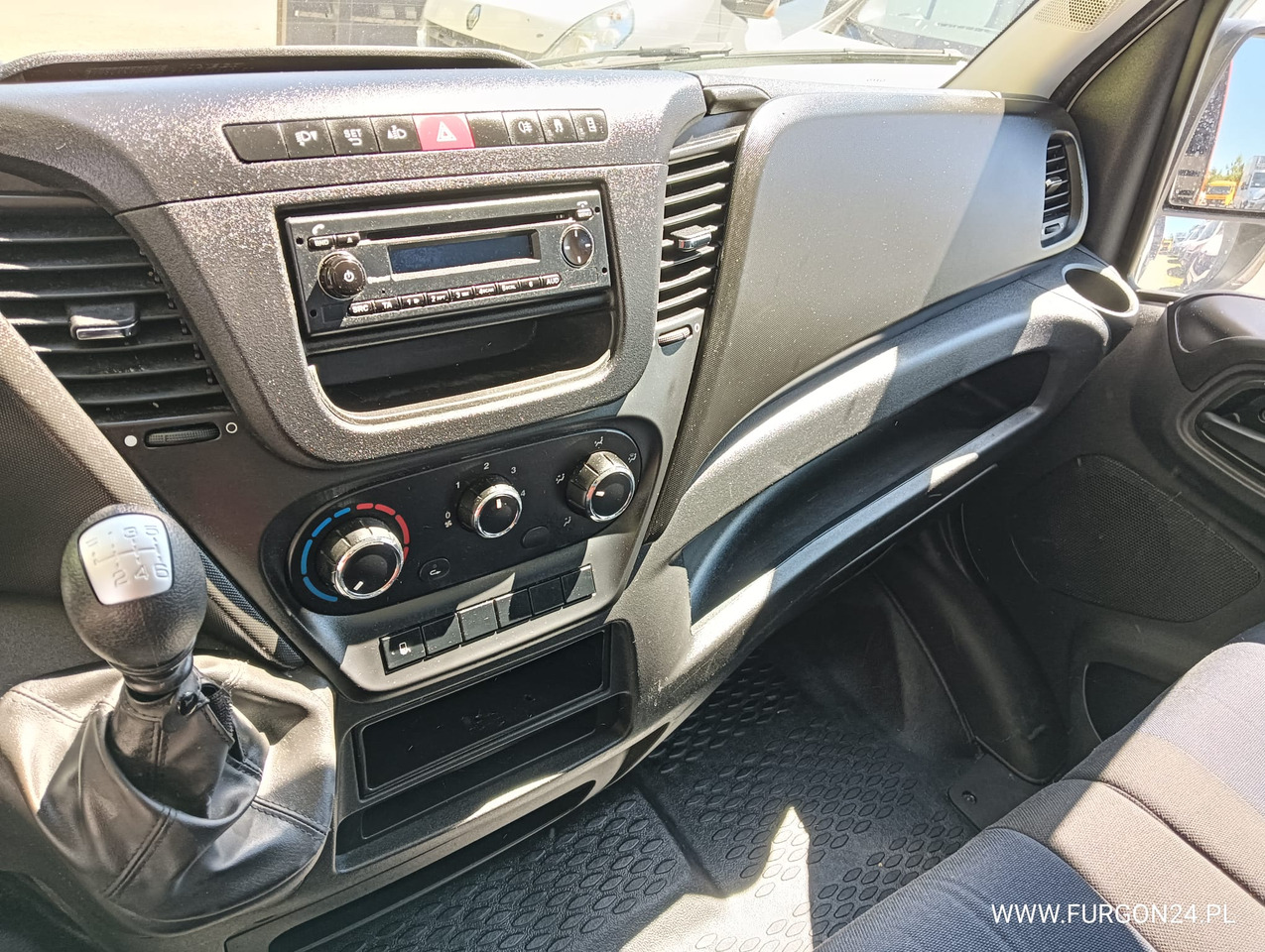 Furgoneta basculante IVECO DAILY 35C14 WYWROTKA KIPER Z NAJAZDAMI NR 841: foto 17 Furgoneta basculante IVECO DAILY 35C14 WYWROTKA KIPER Z NAJAZDAMI NR 841: foto 17