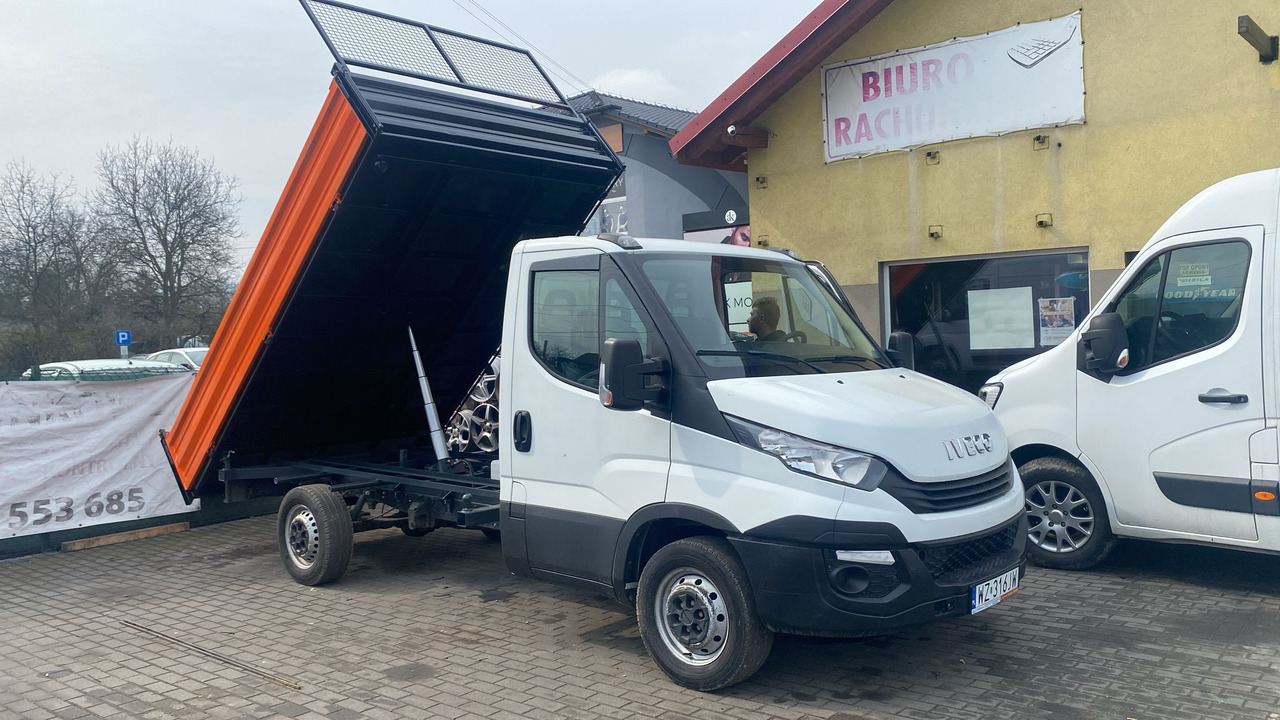 IVECO DAILY 35S13 WYWROTKA KIPER Z NAJAZDAMI NR 842 - Furgoneta basculante: foto 1 IVECO DAILY 35S13 WYWROTKA KIPER Z NAJAZDAMI NR 842 - Furgoneta basculante: foto 1