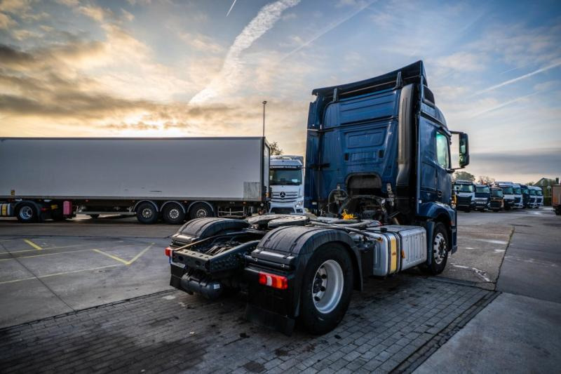 Mercedes ACTROS 1846 LS + HYDR. - Cabeza tractora: foto 4 Mercedes ACTROS 1846 LS + HYDR. - Cabeza tractora: foto 4