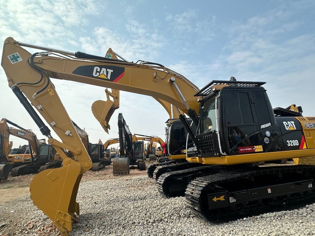 CAT CAT320D2 - Excavadora de cadenas: foto 2 CAT CAT320D2 - Excavadora de cadenas: foto 2