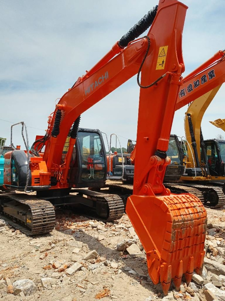 Hitachi ZX 135 U-5 - Excavadora de cadenas: foto 1 Hitachi ZX 135 U-5 - Excavadora de cadenas: foto 1