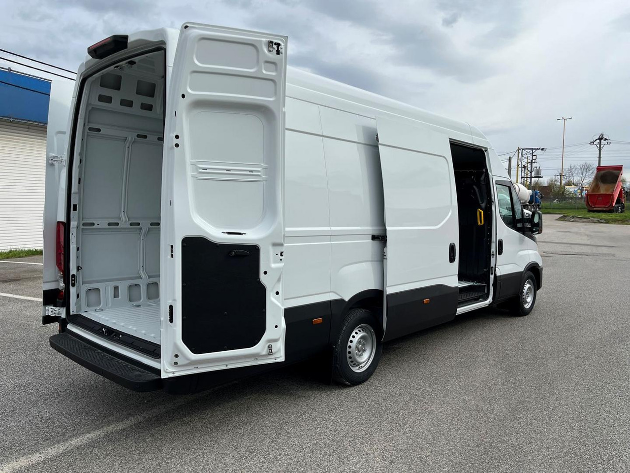 Iveco DAILY VAN, 3.0 D 176k, 35S18H V Evolution H3 - Furgón: foto 4 Iveco DAILY VAN, 3.0 D 176k, 35S18H V Evolution H3 - Furgón: foto 4