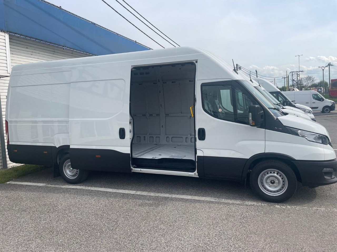 Iveco DAILY VAN, 3.0 D 176k, 35S18H V Evolution H3 - Furgón: foto 5 Iveco DAILY VAN, 3.0 D 176k, 35S18H V Evolution H3 - Furgón: foto 5