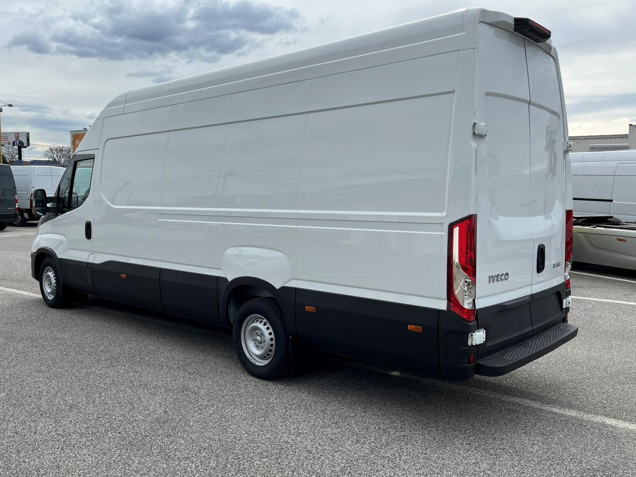 Iveco DAILY VAN, 3.0 D 176k, 35S18H V Evolution H3 - Furgón: foto 2 Iveco DAILY VAN, 3.0 D 176k, 35S18H V Evolution H3 - Furgón: foto 2