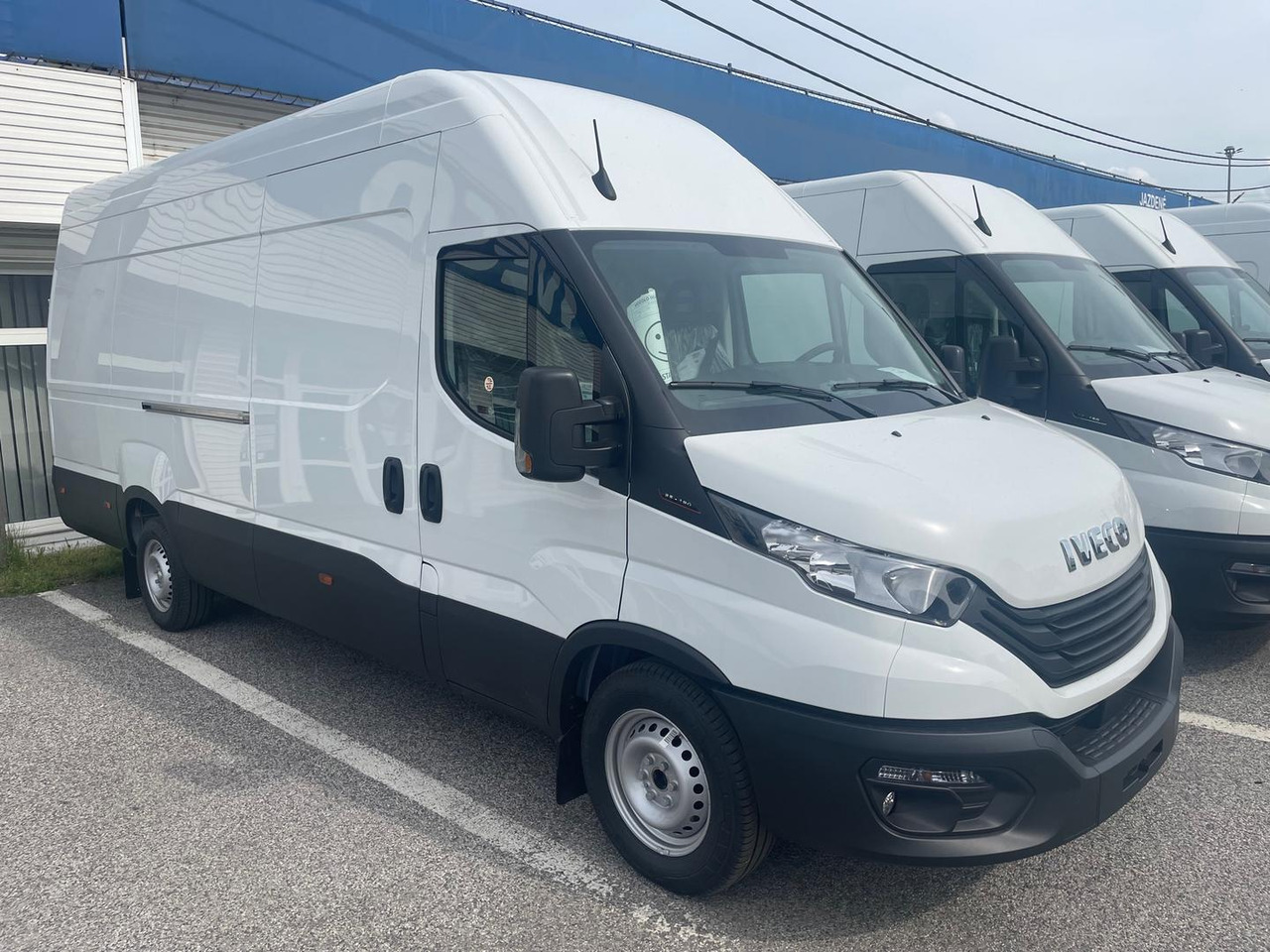 Iveco DAILY VAN, 3.0 D 176k, 35S18H V Evolution H3 - Furgón: foto 1 Iveco DAILY VAN, 3.0 D 176k, 35S18H V Evolution H3 - Furgón: foto 1