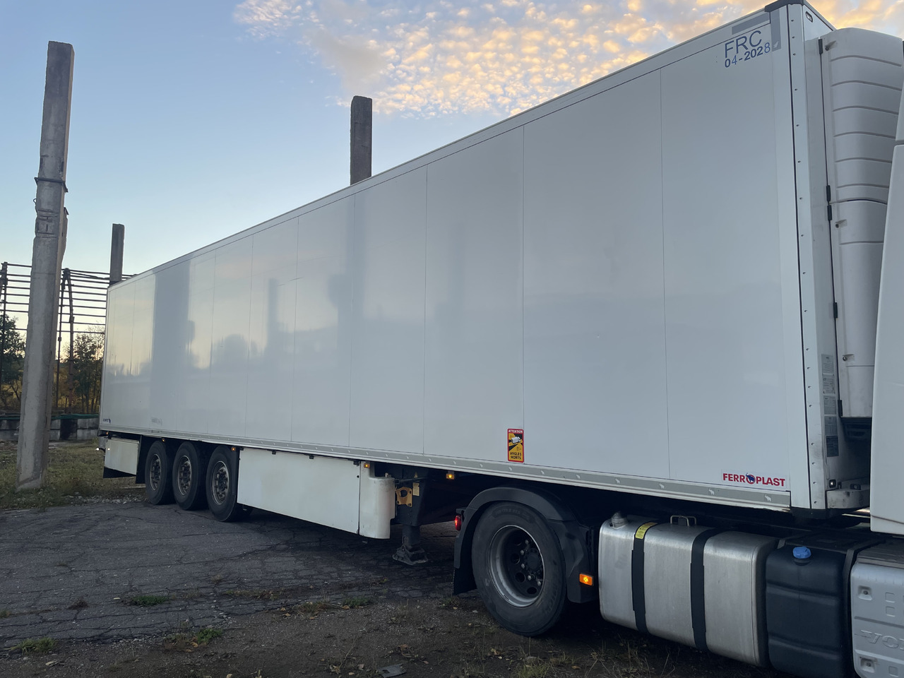 SCHMITZ SKO24 with meat hooks and 2 zone freezer - Semirremolque frigorífico: foto 5 SCHMITZ SKO24 with meat hooks and 2 zone freezer - Semirremolque frigorífico: foto 5