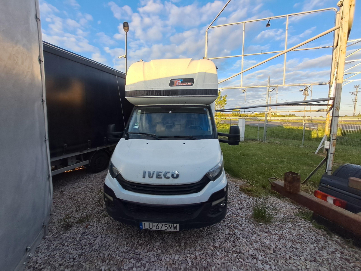 IVECO 35S18 PLANDEKA - Furgoneta con lona: foto 2 IVECO 35S18 PLANDEKA - Furgoneta con lona: foto 2