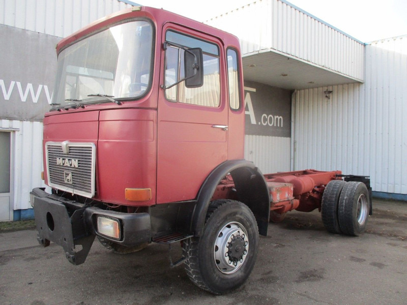 MAN 16.220 , 4x4 , Manual Eaton , Spring suspension - Camión chasis: foto 1 MAN 16.220 , 4x4 , Manual Eaton , Spring suspension - Camión chasis: foto 1
