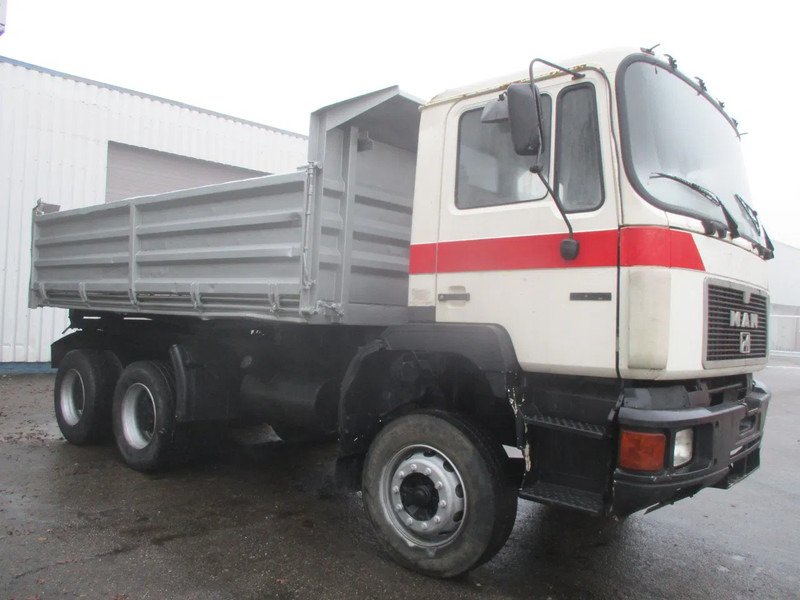 MAN 26 322 ZF Manual , 6x4 , 3 way tipper , Spring suspension - Camión volquete: foto 4 MAN 26 322 ZF Manual , 6x4 , 3 way tipper , Spring suspension - Camión volquete: foto 4