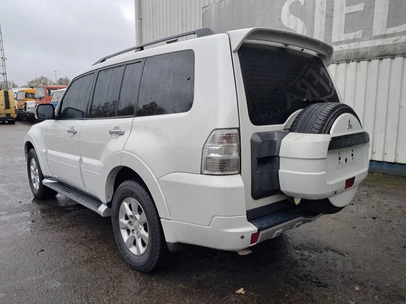 Mitsubishi Pajero GLS 3.5 - V6 , 4x4 , 7 Pers., Full Option - Coche: foto 5 Mitsubishi Pajero GLS 3.5 - V6 , 4x4 , 7 Pers., Full Option - Coche: foto 5