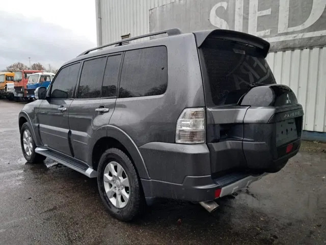 Mitsubishi Pajero GLS 3.5 - V6 , 4x4 , 7 Pers., Full Option - Coche: foto 5 Mitsubishi Pajero GLS 3.5 - V6 , 4x4 , 7 Pers., Full Option - Coche: foto 5