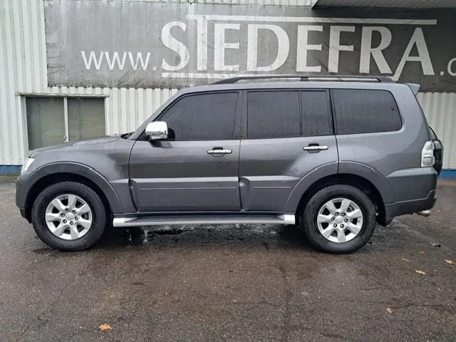 Mitsubishi Pajero GLS 3.5 - V6 , 4x4 , 7 Pers., Full Option - Coche: foto 2 Mitsubishi Pajero GLS 3.5 - V6 , 4x4 , 7 Pers., Full Option - Coche: foto 2