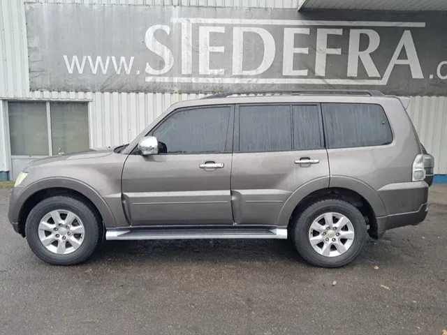 Mitsubishi Pajero GLS 3.5 - V6 , 4x4 , 7 Pers. , Full option - Coche: foto 2 Mitsubishi Pajero GLS 3.5 - V6 , 4x4 , 7 Pers. , Full option - Coche: foto 2