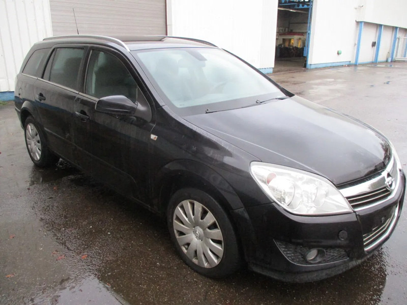 Opel Astra 1.7 CDTI , NOT RUNNING , Navi , Airco , lederen bekleding - Coche: foto 4 Opel Astra 1.7 CDTI , NOT RUNNING , Navi , Airco , lederen bekleding - Coche: foto 4