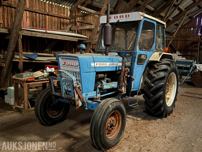 1975 FORD 4000 MED FRONTLASTER - Tractor: foto 1 1975 FORD 4000 MED FRONTLASTER - Tractor: foto 1