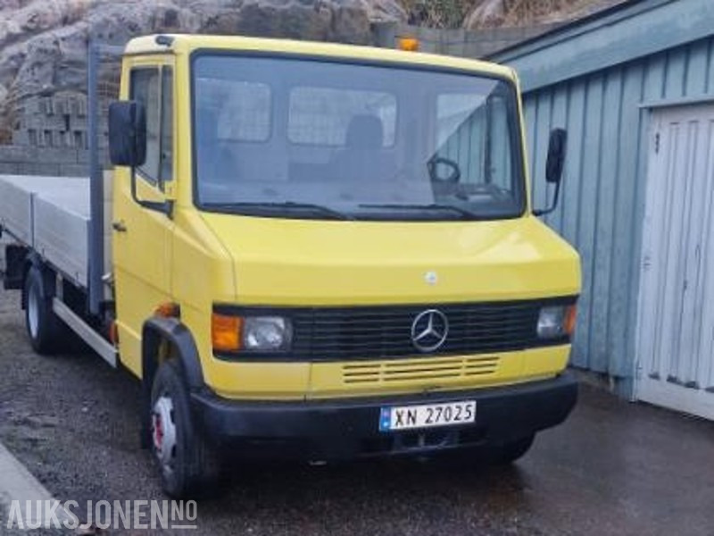 1994 Mercedes-Benz vario 611D lav km stand 9000km med kran - Camión caja abierta: foto 2 1994 Mercedes-Benz vario 611D lav km stand 9000km med kran - Camión caja abierta: foto 2