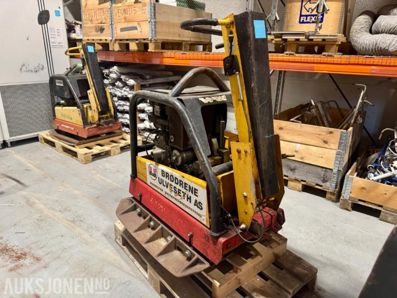 2000 Dynapac LG 500 vibroplate - Equipo de construcción: foto 2 2000 Dynapac LG 500 vibroplate - Equipo de construcción: foto 2