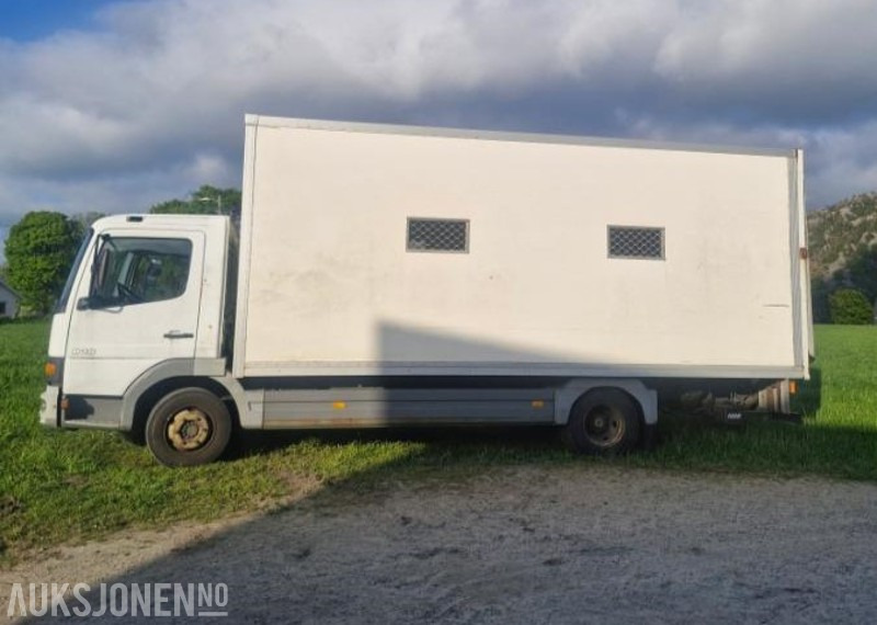 2003 Mercedes-Benz 818 - Skapbil/dyretansportbil - Camión transporte de ganado: foto 5 2003 Mercedes-Benz 818 - Skapbil/dyretansportbil - Camión transporte de ganado: foto 5