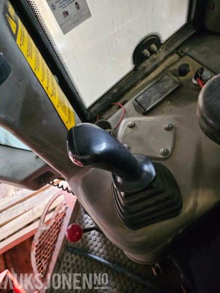 Equipo de construcción 2003 NEW HOLLAND D180 BULLDOZER: foto 17 Equipo de construcción 2003 NEW HOLLAND D180 BULLDOZER: foto 17