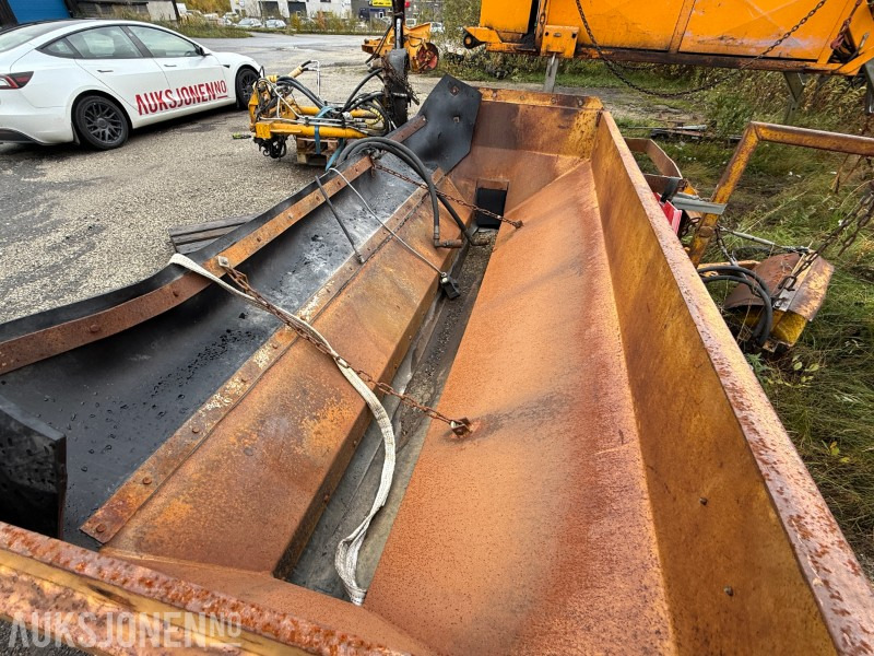 2006 GMBU Bankettutlegger med feiekost - Equipo de construcción: foto 5 2006 GMBU Bankettutlegger med feiekost - Equipo de construcción: foto 5