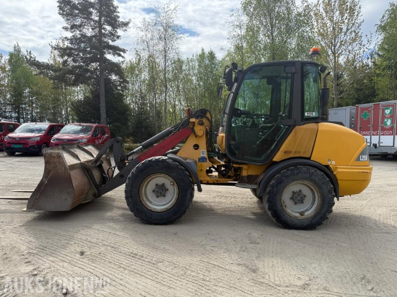 2007 Volvo L25B HJULLASTER SKUFF PALLEGAFFEL 7141TIMER. - Cargadora de ruedas: foto 3 2007 Volvo L25B HJULLASTER SKUFF PALLEGAFFEL 7141TIMER. - Cargadora de ruedas: foto 3