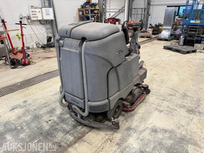 2008 Nilfisk BR1100S Koste og feiemaskin - Equipo de construcción: foto 4 2008 Nilfisk BR1100S Koste og feiemaskin - Equipo de construcción: foto 4