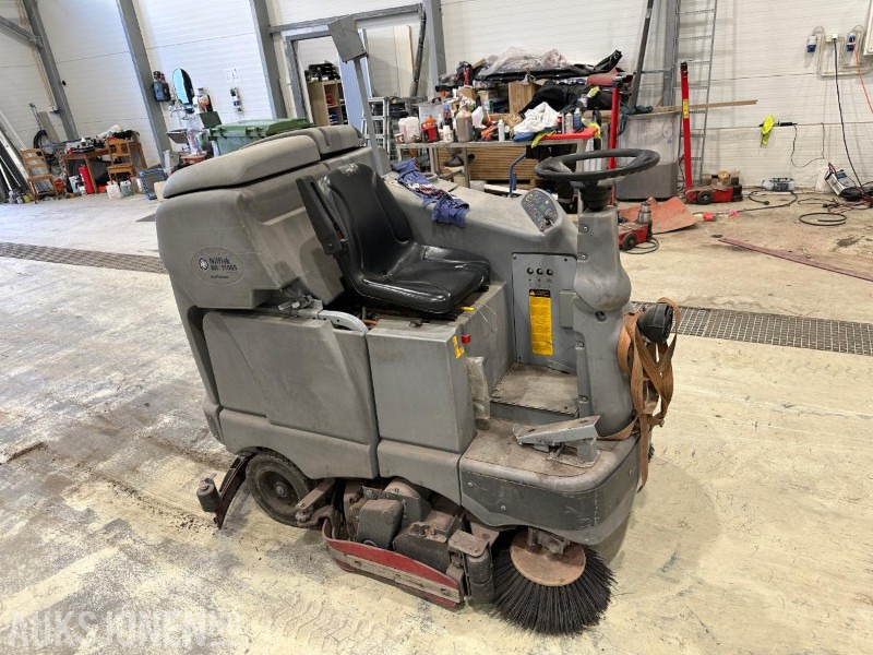 2008 Nilfisk BR1100S Koste og feiemaskin - Equipo de construcción: foto 2 2008 Nilfisk BR1100S Koste og feiemaskin - Equipo de construcción: foto 2