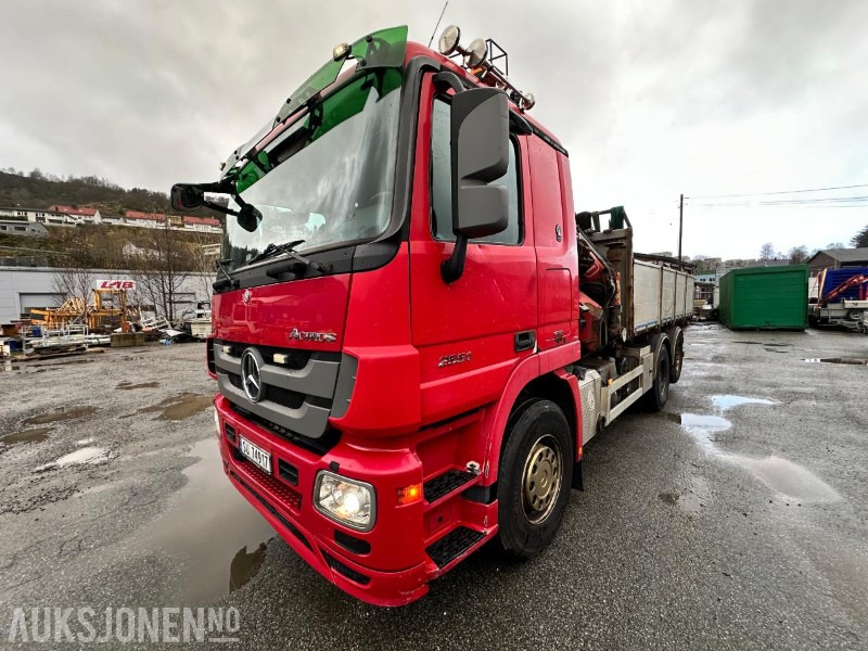 2009 Mercedes-Benz 2551L/42 6X2M Kranbil m/Fassi F235XP kran | Luft foran og bak | Krok og plan, 305520km - Camión grúa: foto 1 2009 Mercedes-Benz 2551L/42 6X2M Kranbil m/Fassi F235XP kran | Luft foran og bak | Krok og plan, 305520km - Camión grúa: foto 1