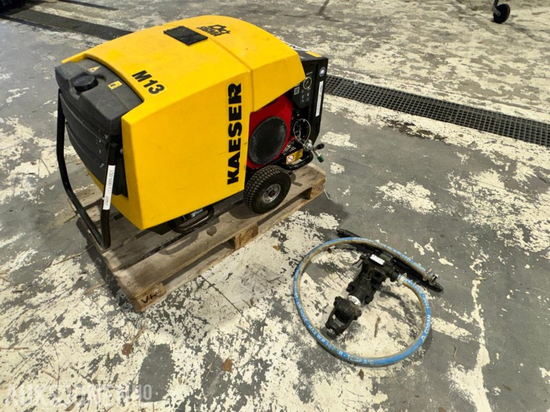 2013 Kaeser Kompressor - M13 - Med borhammer - 15,5 kW - 7 bar - Kapasitet 1,3 m3/min - Perforadora: foto 1 2013 Kaeser Kompressor - M13 - Med borhammer - 15,5 kW - 7 bar - Kapasitet 1,3 m3/min - Perforadora: foto 1