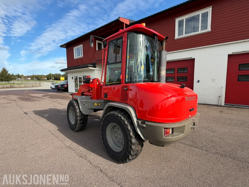 2013 Volvo L30B-Z7X Hjullaster - 6650kg - Ryggekamera - Universalskuff - Pallegafler - Cargadora de ruedas: foto 3 2013 Volvo L30B-Z7X Hjullaster - 6650kg - Ryggekamera - Universalskuff - Pallegafler - Cargadora de ruedas: foto 3