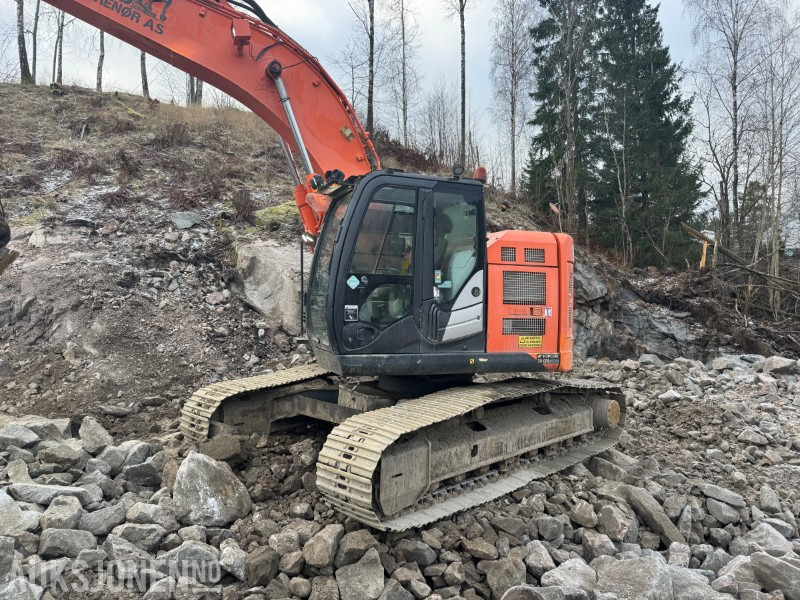 2014 Hitachi ZX225USLC-5B Beltegraver med tiltrotator og pusseskuffe - Excavadora: foto 3 2014 Hitachi ZX225USLC-5B Beltegraver med tiltrotator og pusseskuffe - Excavadora: foto 3
