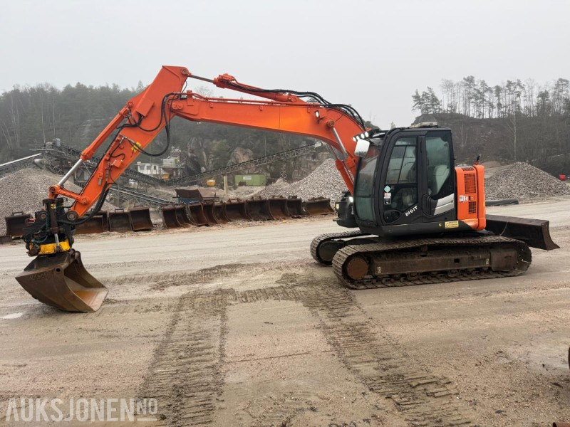 2014 Hitachi Zaxis 135us BELTEGRAVER ENGCON TILTROTATOR SERVICEHISTORIKK SENTRALSMØRING 2 SKUFFER - Excavadora: foto 3 2014 Hitachi Zaxis 135us BELTEGRAVER ENGCON TILTROTATOR SERVICEHISTORIKK SENTRALSMØRING 2 SKUFFER - Excavadora: foto 3