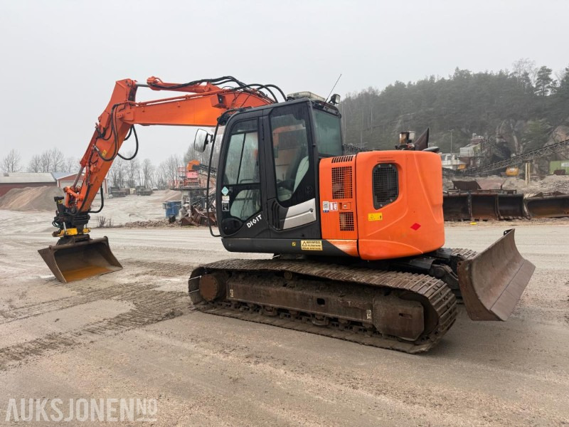 2014 Hitachi Zaxis 135us BELTEGRAVER ENGCON TILTROTATOR SERVICEHISTORIKK SENTRALSMØRING 2 SKUFFER - Excavadora: foto 5 2014 Hitachi Zaxis 135us BELTEGRAVER ENGCON TILTROTATOR SERVICEHISTORIKK SENTRALSMØRING 2 SKUFFER - Excavadora: foto 5