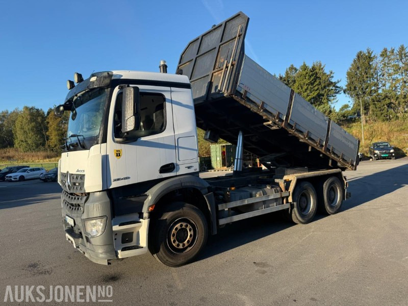2015 Mercedes-Benz AROCS 6X4 TIPPBIL SERVICEHISTORIKK TANDEM 2 SETT DEKK. - Camión volquete: foto 3 2015 Mercedes-Benz AROCS 6X4 TIPPBIL SERVICEHISTORIKK TANDEM 2 SETT DEKK. - Camión volquete: foto 3