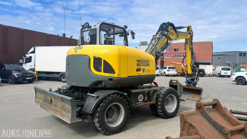 2015 Wacker Neuson EW100 Gravemaskin / Hjulgraver Tiltrotator Pusseskuffe Kabelskuffe 3224 timer - Excavadora: foto 4 2015 Wacker Neuson EW100 Gravemaskin / Hjulgraver Tiltrotator Pusseskuffe Kabelskuffe 3224 timer - Excavadora: foto 4