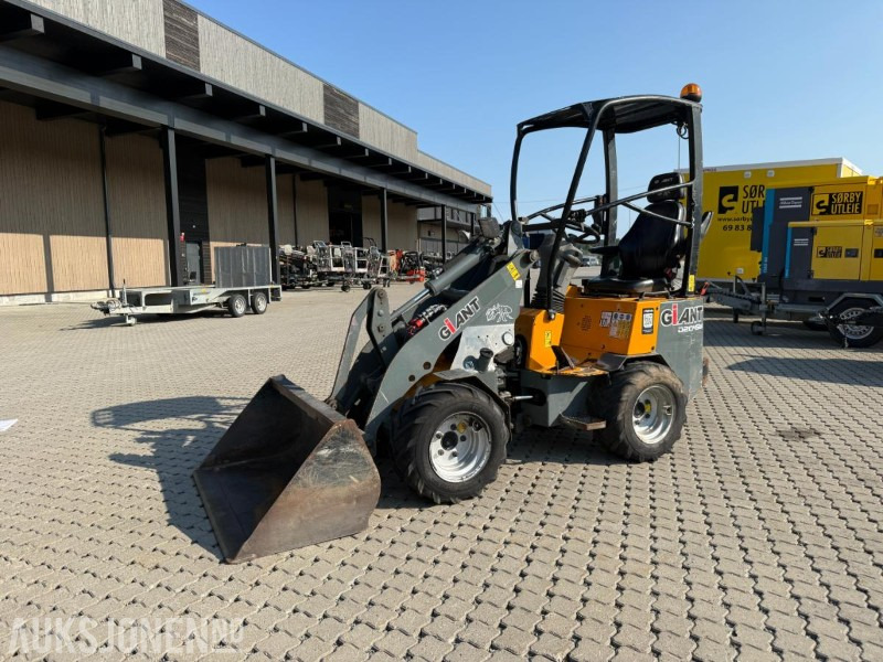 2016 Giant D204SW HJULLASTER M/SKUFF. - Cargadora de ruedas: foto 1 2016 Giant D204SW HJULLASTER M/SKUFF. - Cargadora de ruedas: foto 1