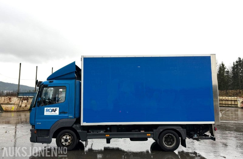 2017 Mercedes-Benz ATEGO 818 L skapbil | Palfinger lift | Ulefoss skap - Camión caja cerrada: foto 2 2017 Mercedes-Benz ATEGO 818 L skapbil | Palfinger lift | Ulefoss skap - Camión caja cerrada: foto 2