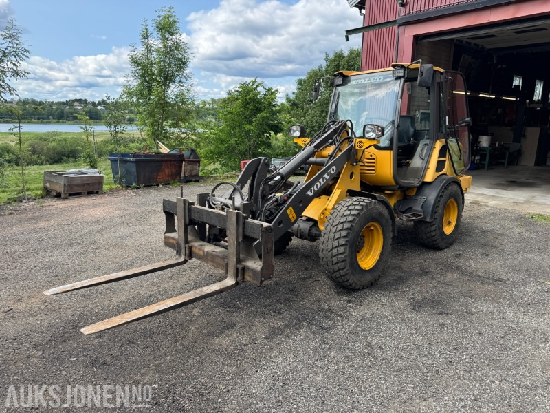 2017 Volvo L25 H S Hjullaster - 4 funksjon - Pallegafler og 2 skuffer - Cargadora de ruedas: foto 1 2017 Volvo L25 H S Hjullaster - 4 funksjon - Pallegafler og 2 skuffer - Cargadora de ruedas: foto 1