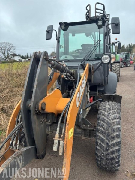 2018 Case 321F hjullaster - Universalskuffe - Hydraulisk pallegafler - Stark relax v-plog - kun 1798 timer - Cargadora de ruedas: foto 5 2018 Case 321F hjullaster - Universalskuffe - Hydraulisk pallegafler - Stark relax v-plog - kun 1798 timer - Cargadora de ruedas: foto 5