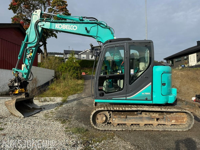 2018 Kobelco SK75SR-3E gravemaskin med 2 skuffer / Tiltrotator - Excavadora: foto 2 2018 Kobelco SK75SR-3E gravemaskin med 2 skuffer / Tiltrotator - Excavadora: foto 2