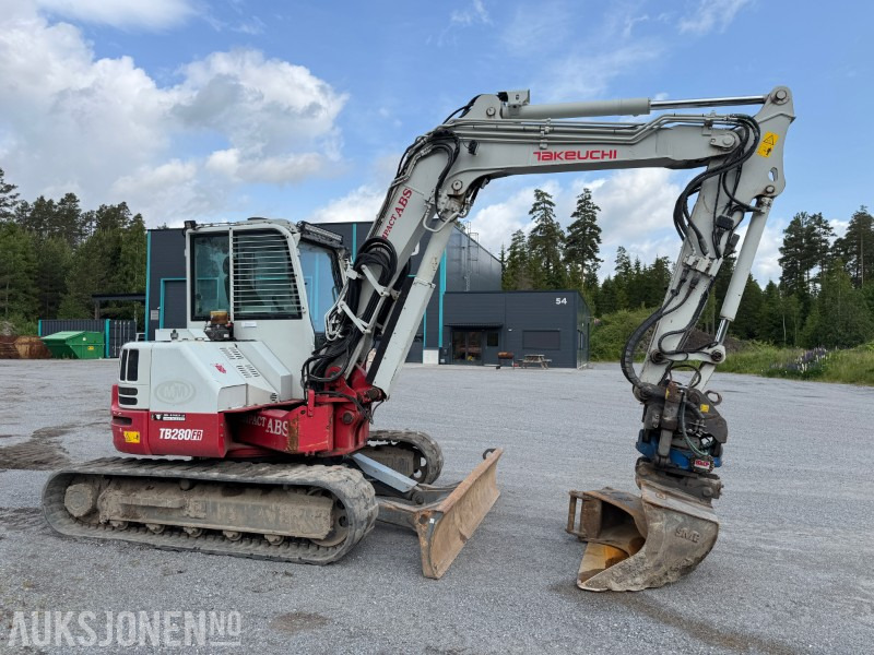 2018 Takeuchi TB280FR – 8,5-tonns gravemaskin med Side-to-Side Boom, tilt, sentralsmøring og 2 skuffer - Excavadora: foto 5 2018 Takeuchi TB280FR – 8,5-tonns gravemaskin med Side-to-Side Boom, tilt, sentralsmøring og 2 skuffer - Excavadora: foto 5