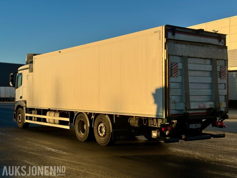 2019 Mercedes-Benz Actros 2545 L 6x2 Kjølebil - Eu-godkjent til 06/26 - Km: 193419 - Camión caja cerrada: foto 4 2019 Mercedes-Benz Actros 2545 L 6x2 Kjølebil - Eu-godkjent til 06/26 - Km: 193419 - Camión caja cerrada: foto 4