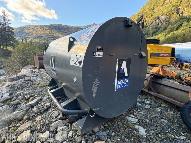 2021 Fuel Proof 4500 liter dobbelvegget dieseltank med pumpeanlegg - Equipo de construcción: foto 1 2021 Fuel Proof 4500 liter dobbelvegget dieseltank med pumpeanlegg - Equipo de construcción: foto 1
