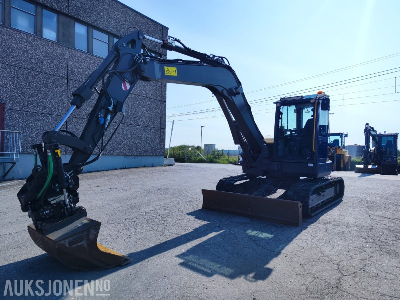 2022 Volvo ECR88D PRO – Kompakt 8-tonns gravemaskin med tiltrotator, klype og 3 skuffer - Excavadora: foto 2 2022 Volvo ECR88D PRO – Kompakt 8-tonns gravemaskin med tiltrotator, klype og 3 skuffer - Excavadora: foto 2