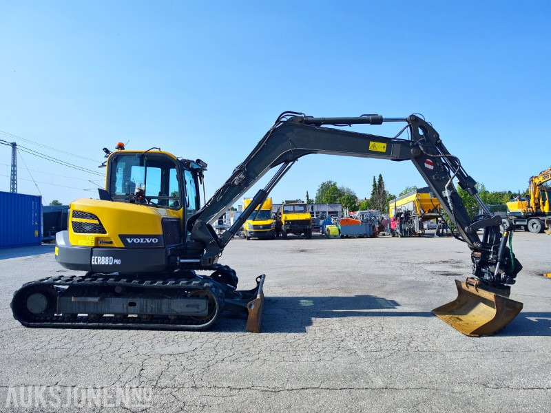 2022 Volvo ECR88D PRO – Kompakt 8-tonns gravemaskin med tiltrotator, klype og 3 skuffer - Excavadora: foto 5 2022 Volvo ECR88D PRO – Kompakt 8-tonns gravemaskin med tiltrotator, klype og 3 skuffer - Excavadora: foto 5