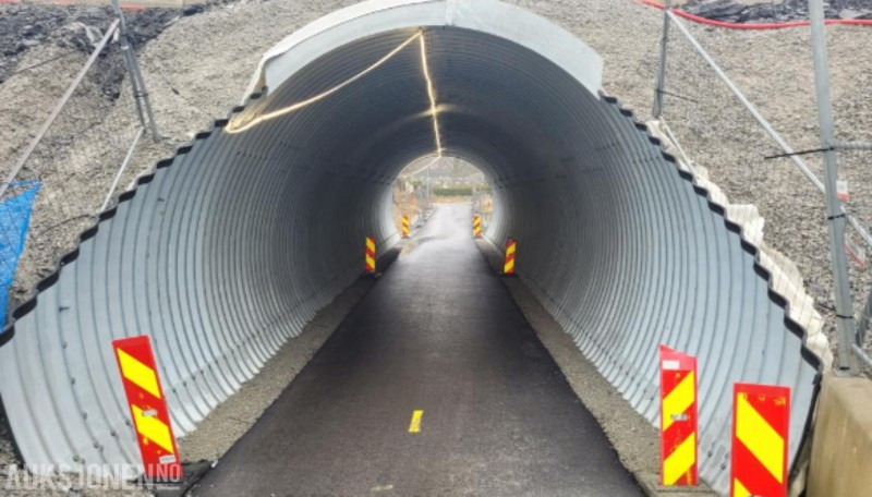 2023 Kulvert/gangtunnel undergang for kryssing av vei eller jernbane - Ligger nå demontert. - Equipo de construcción: foto 1 2023 Kulvert/gangtunnel undergang for kryssing av vei eller jernbane - Ligger nå demontert. - Equipo de construcción: foto 1